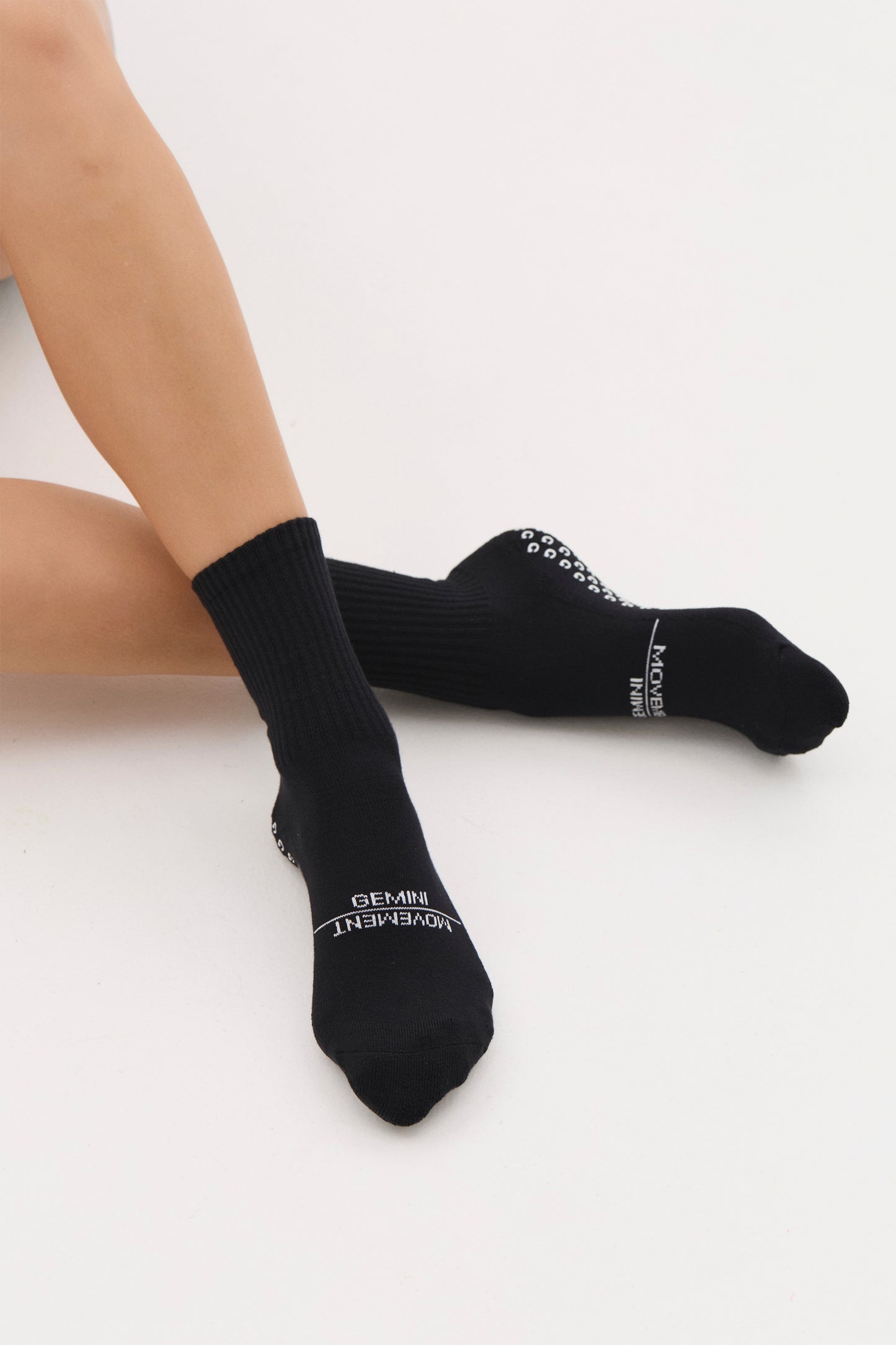 
                  
                    mens unisex black pilates grip socks australia high traction
                  
                