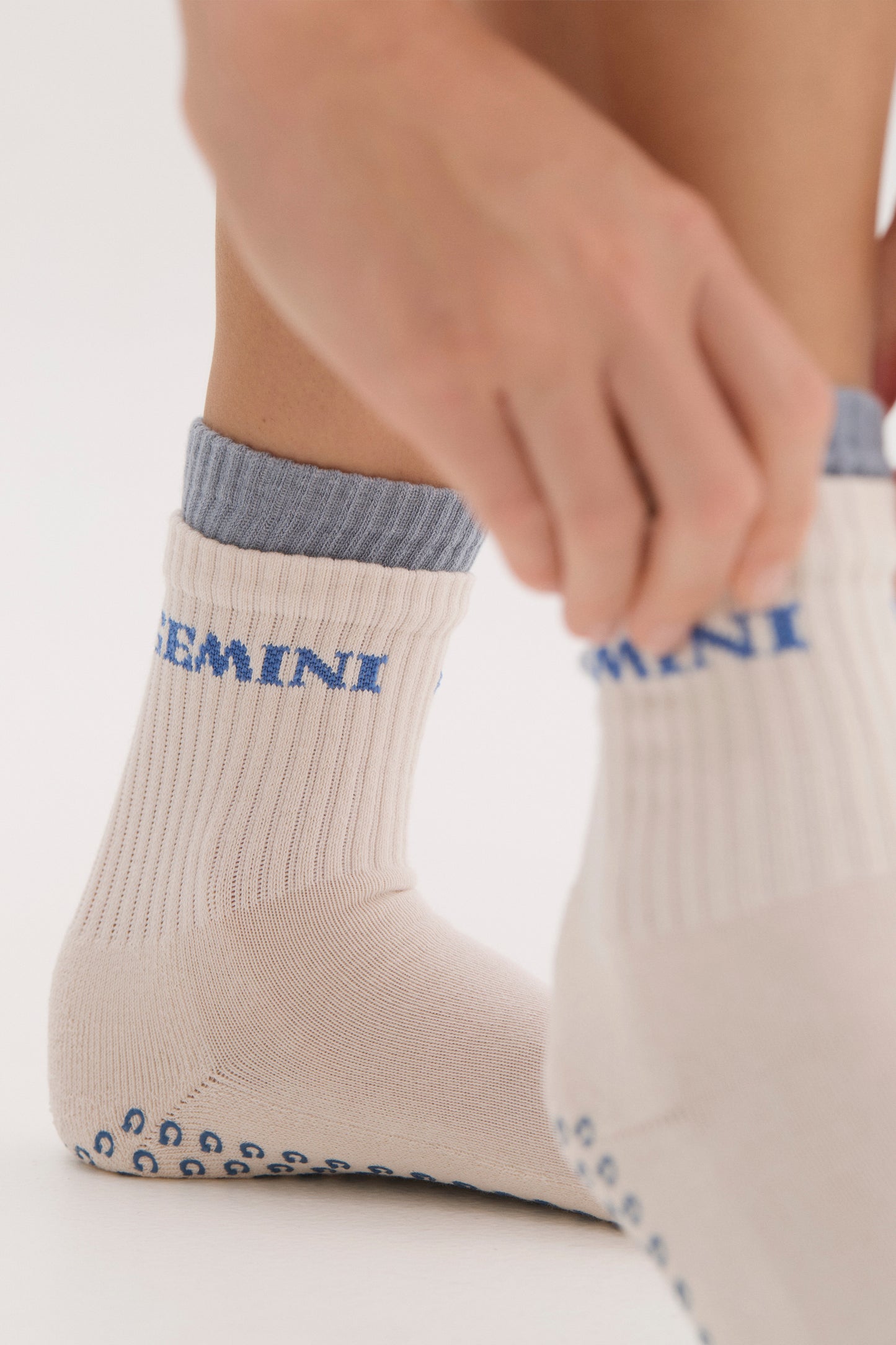 
                  
                    pastel pilates grip socks non slip
                  
                