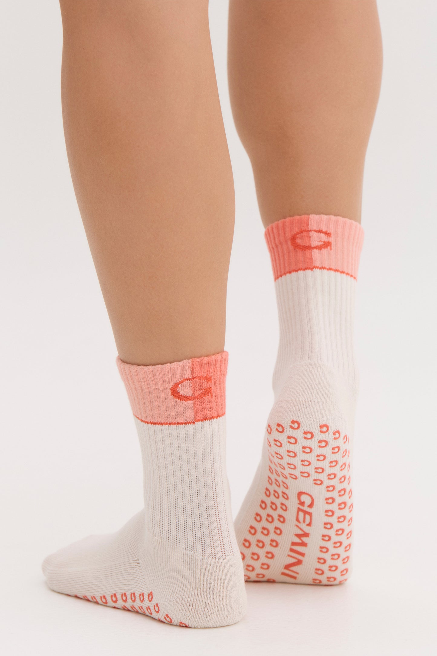 
                  
                    pink non slip reformer pilates socks australia
                  
                