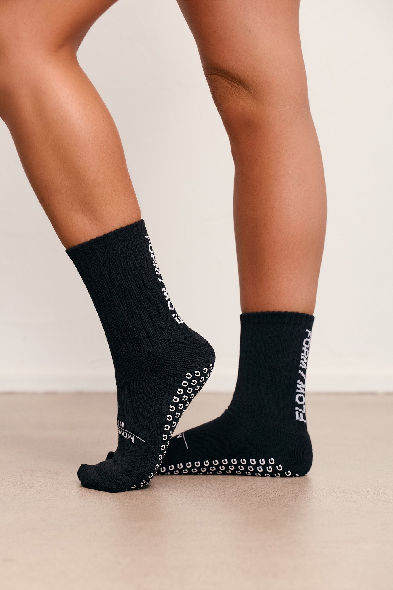 
                  
                    popular unisex pilates grip socks black for reformer classes
                  
                
